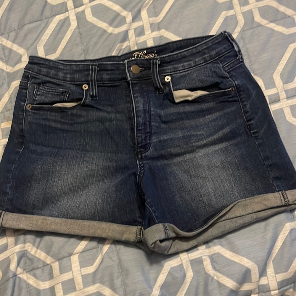Universal Thread Shorts
